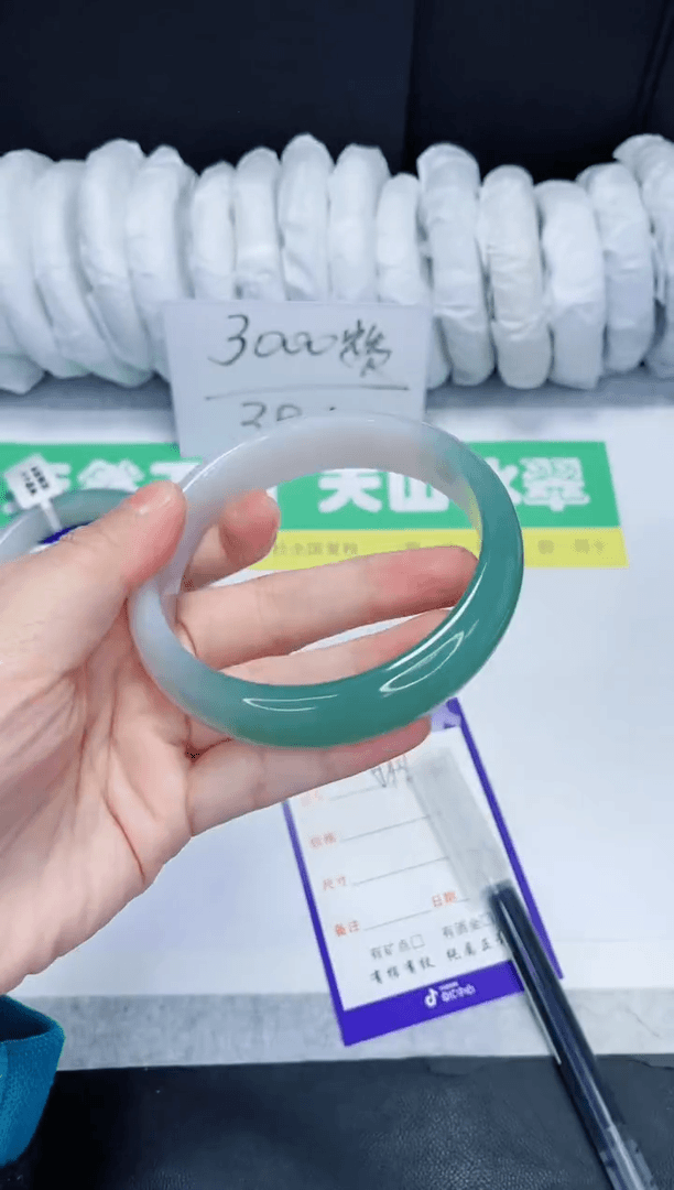 【闪购商品】石英质玉手镯未镶嵌A44-59