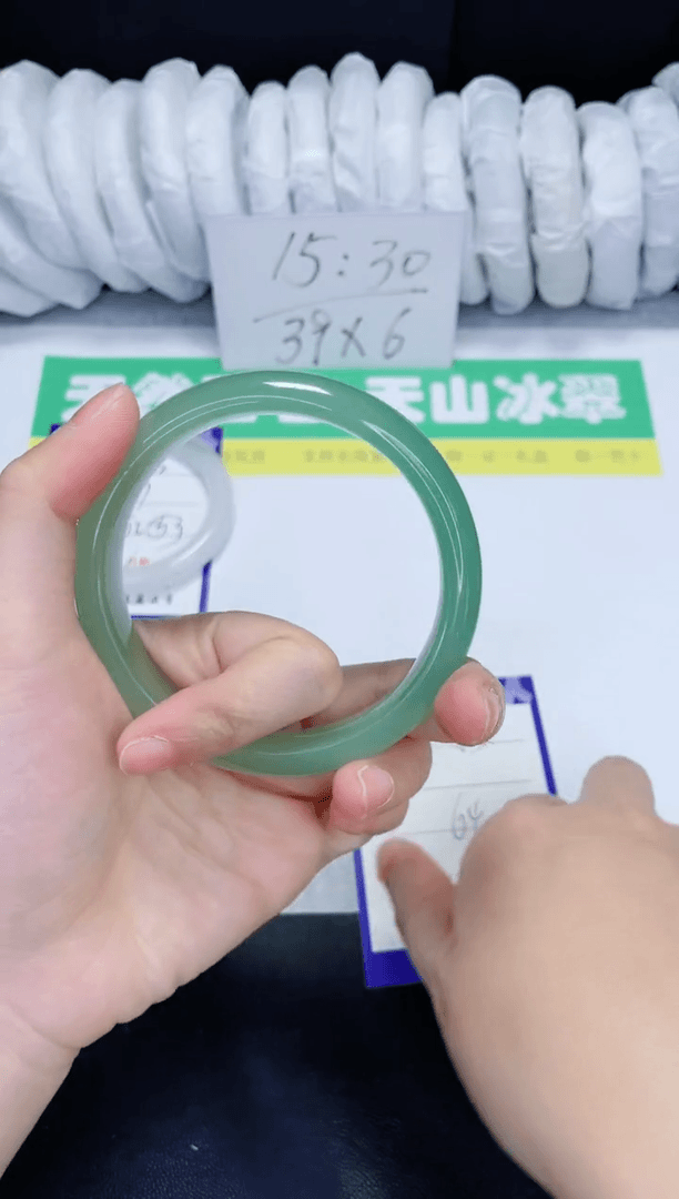 【闪购商品】石英质玉手镯未镶嵌A33-64