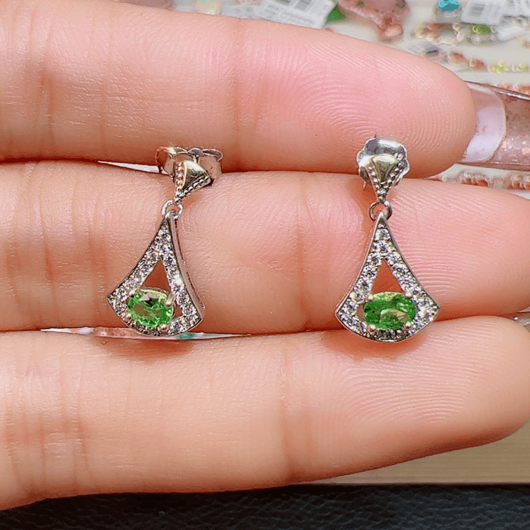 【闪购商品】石榴石（沙弗莱）耳饰银S925镶嵌