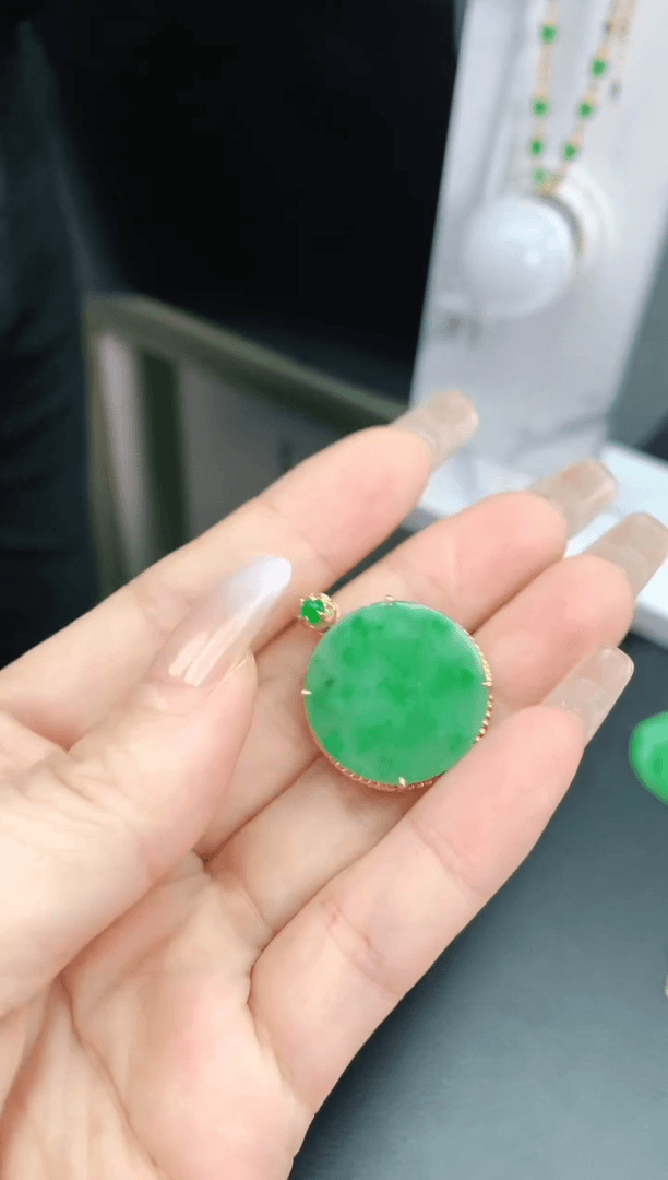 【闪购商品】翡翠颈饰18K金镶嵌1艳艳