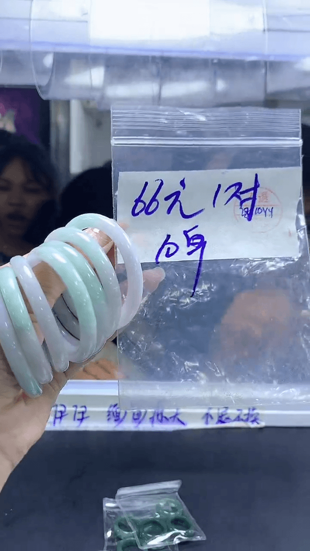 【闪购商品】定制翡翠未镶嵌多样性童镯#66元 不支持退换