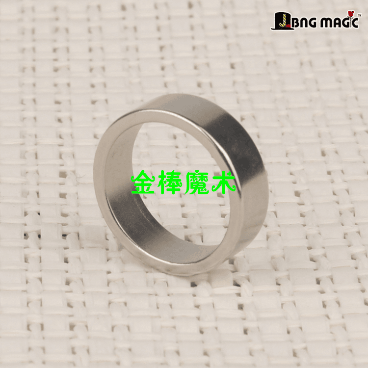 磁戒 强磁戒指 纸杯变硬币 银色 黑条 滴油 近景 魔术道具 吸钢珠