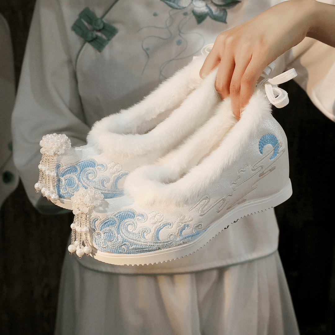 碧海加绒新款汉服鞋子学生古风绣花鞋女搭配汉服内增高古风鞋