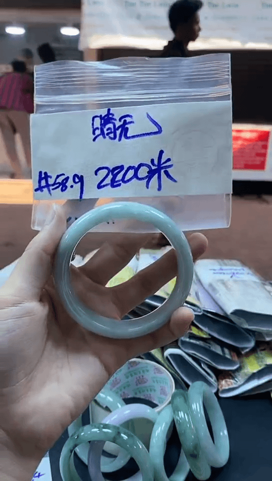 【闪购商品】定制翡翠未镶嵌翡翠手镯