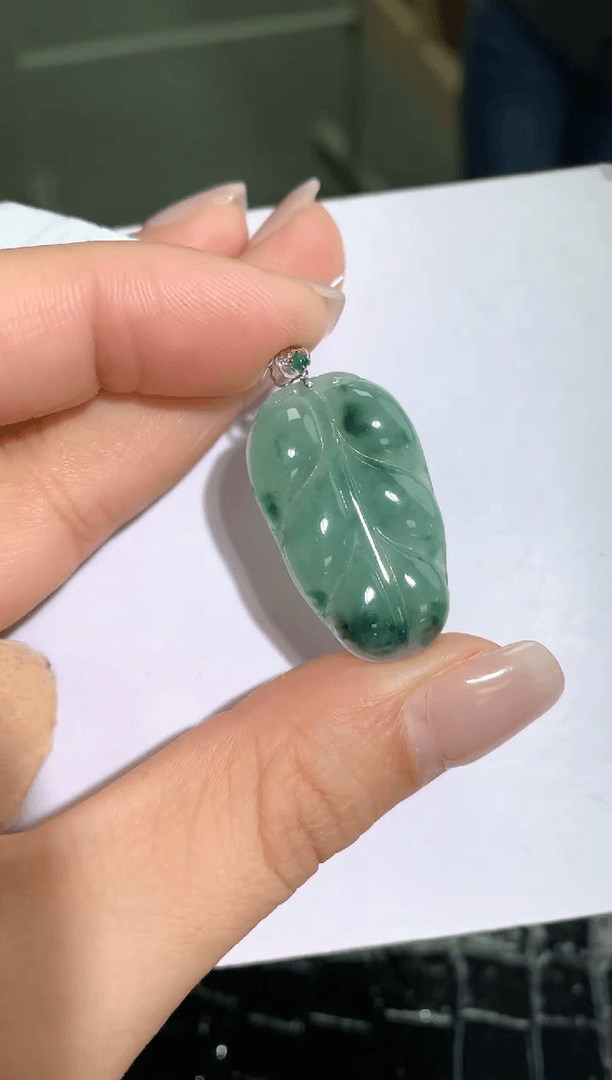 【闪购商品】翡翠叶子18K金镶嵌吊坠