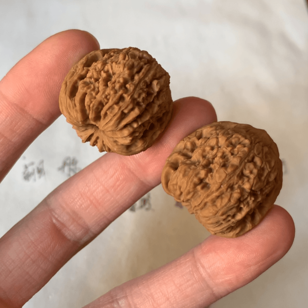 【闪购商品】文玩核桃把件30小凹底南疆石