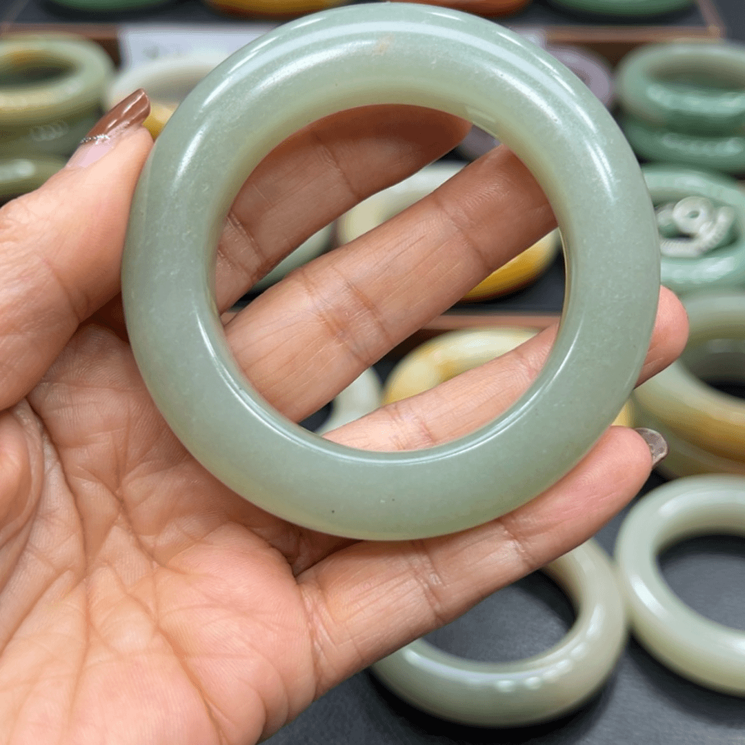 【闪购商品】石英质玉手镯未镶嵌浅*笑