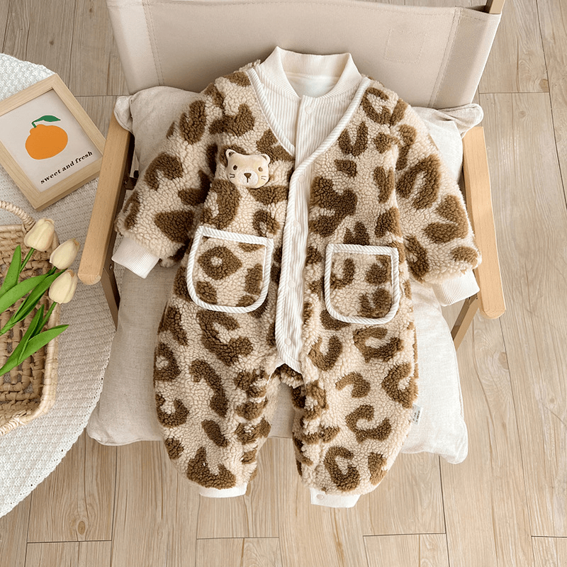 婴儿衣服秋冬装新生儿男宝宝连体衣加绒百天满月哈衣外出爬服冬季