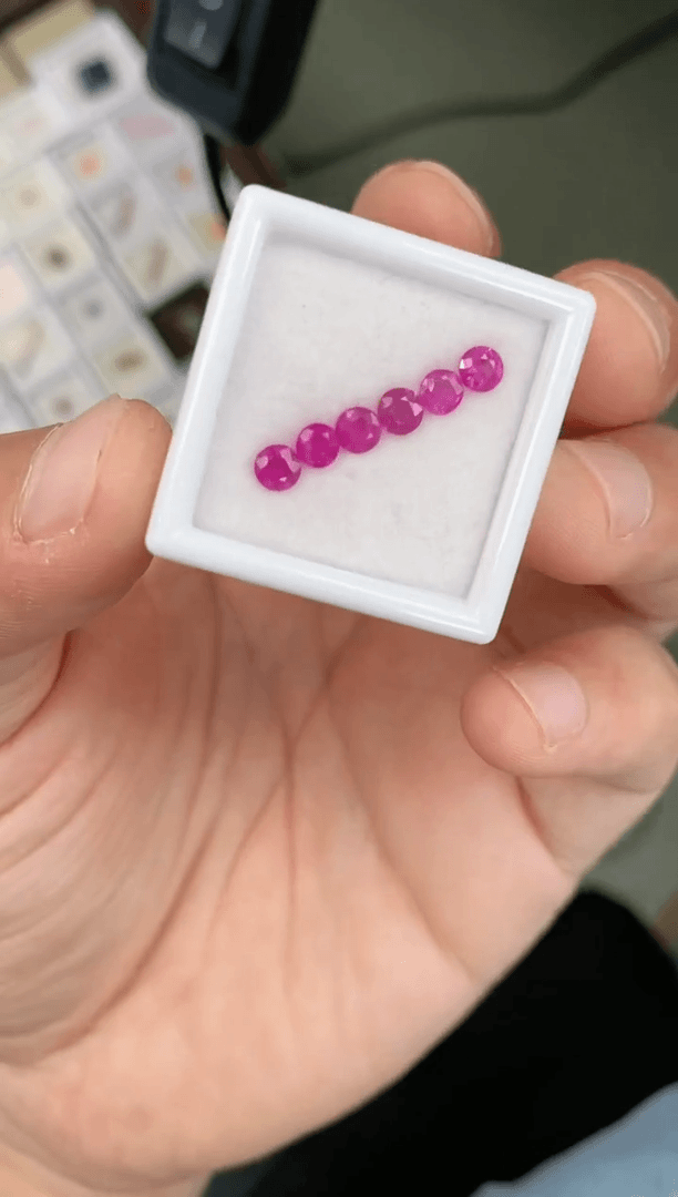 【闪购商品】红宝石裸石未镶嵌一组圆3.5mm