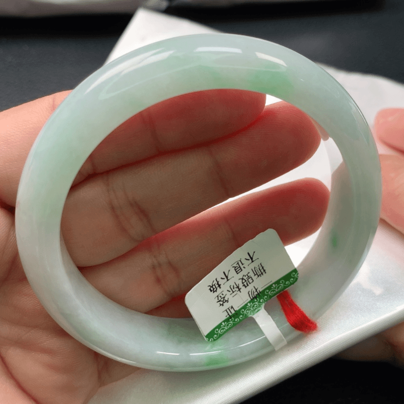 【闪购商品】翡翠手镯未镶嵌?****剧