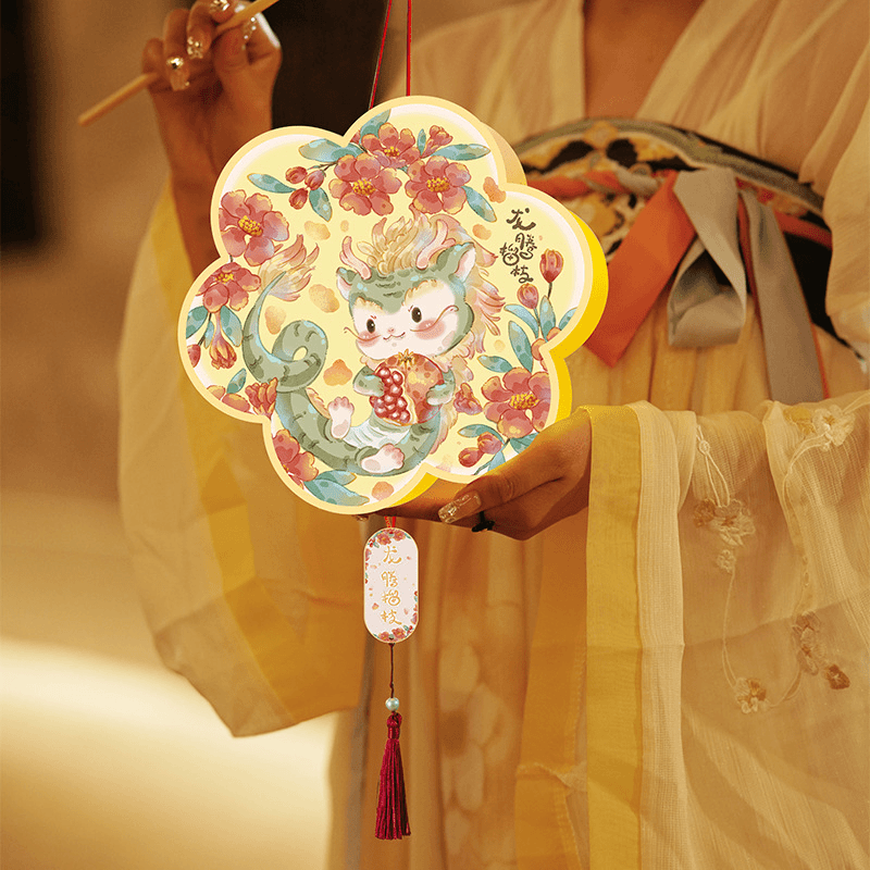 灯笼过年春节龙年新年手提发光元旦摆摊diy儿童小灯笼发光