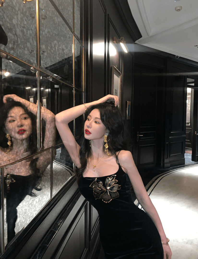 2024早春新款时尚富家千金镶钻外套性感吊带连衣裙两件套女 M1564