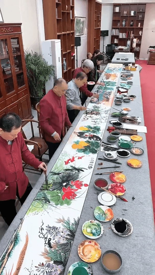十位老师 合作十米长卷       十位老师合作十米长卷