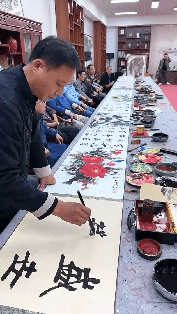 十位老师 合作十米长卷       十位老师合作十米长卷