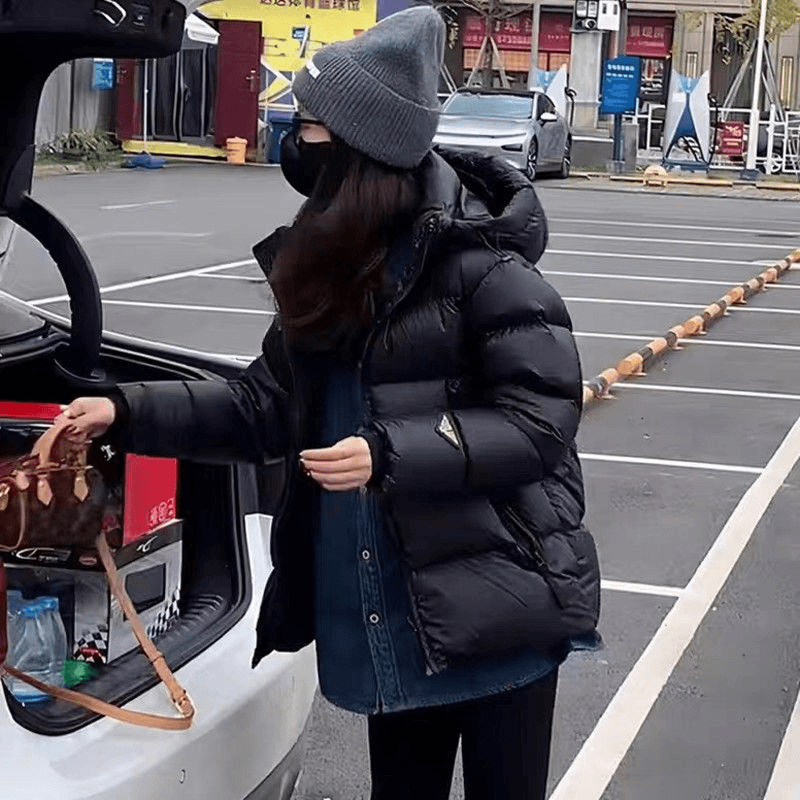 品牌断码2023新款羽绒服反季黑金羽绒服女短款冬季新款时尚袄加厚