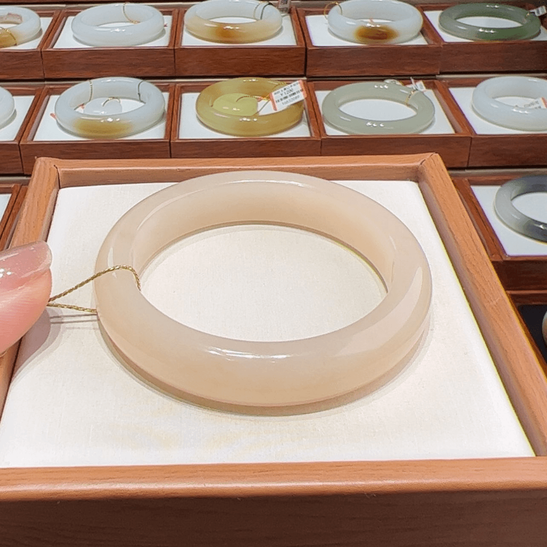 【闪购商品】和田玉手镯50 51未镶嵌静*