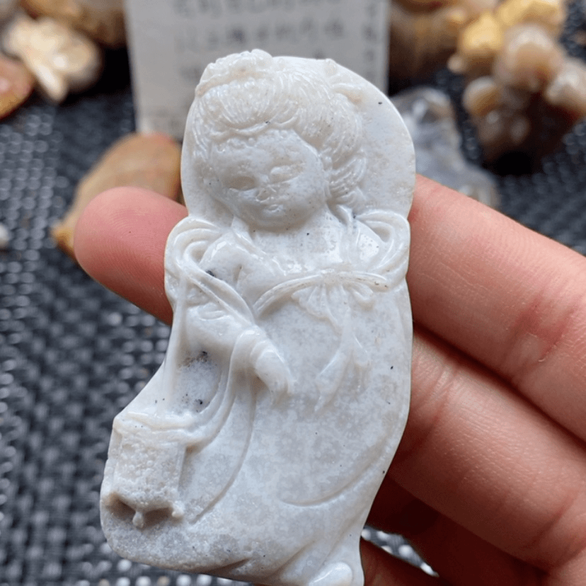 【闪购商品】硅化珊瑚（珊瑚玉）颈饰未镶嵌钢***豆