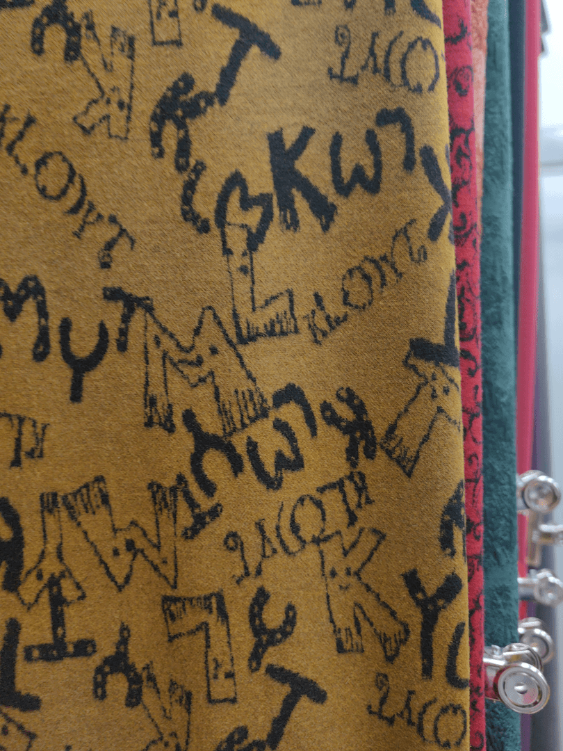 黄字母1.3米织花奥绒布料