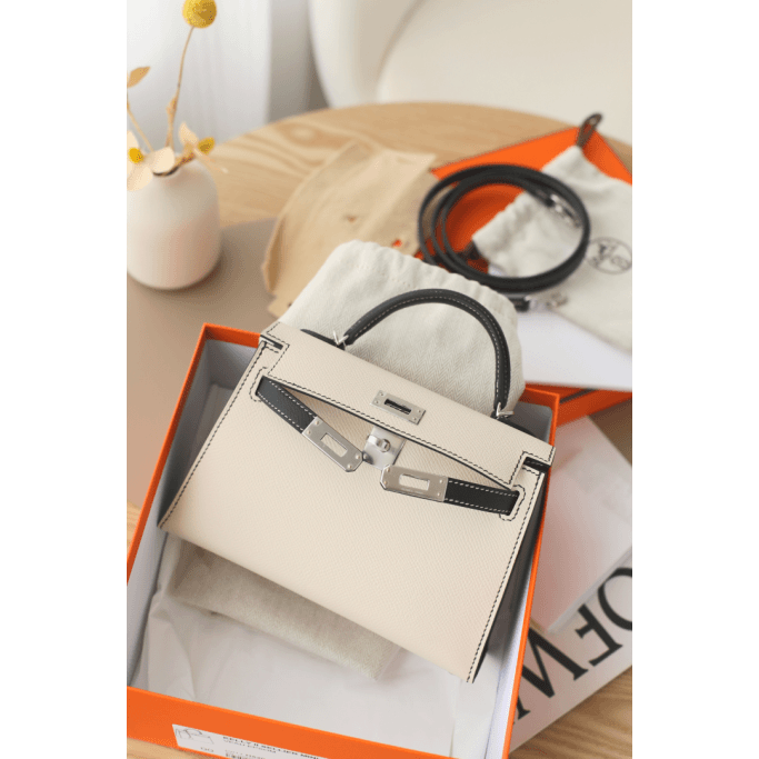 全新未使用 Hermes/爱马仕  mk二代u刻奶昔白拼黑色银女包定金