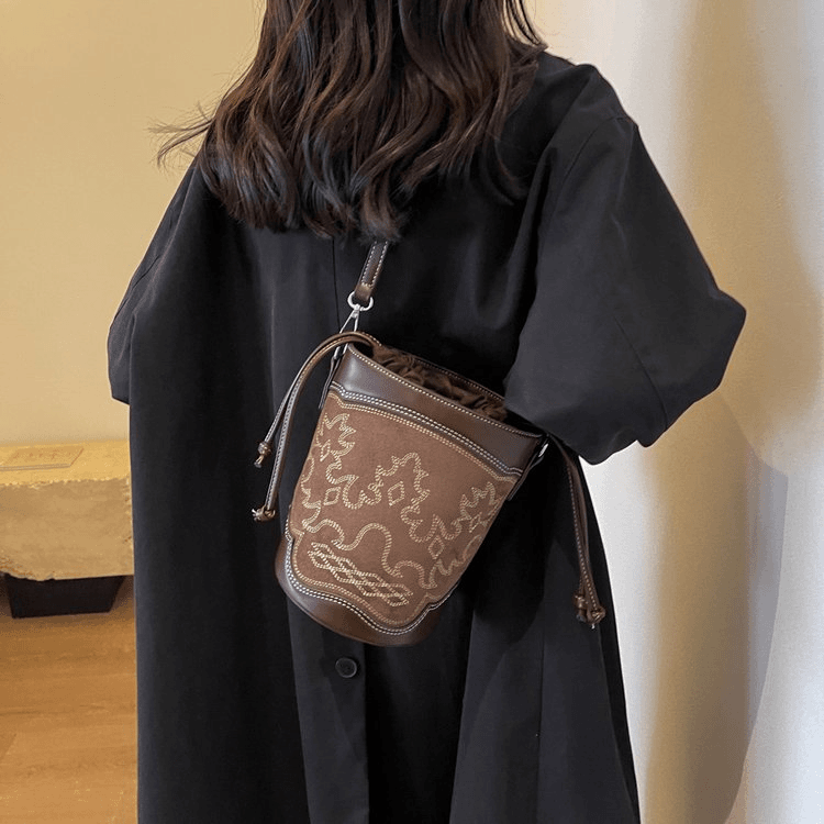 复古磨砂腋下包包女2023新款潮复古刺绣水桶包百搭手提包斜挎包