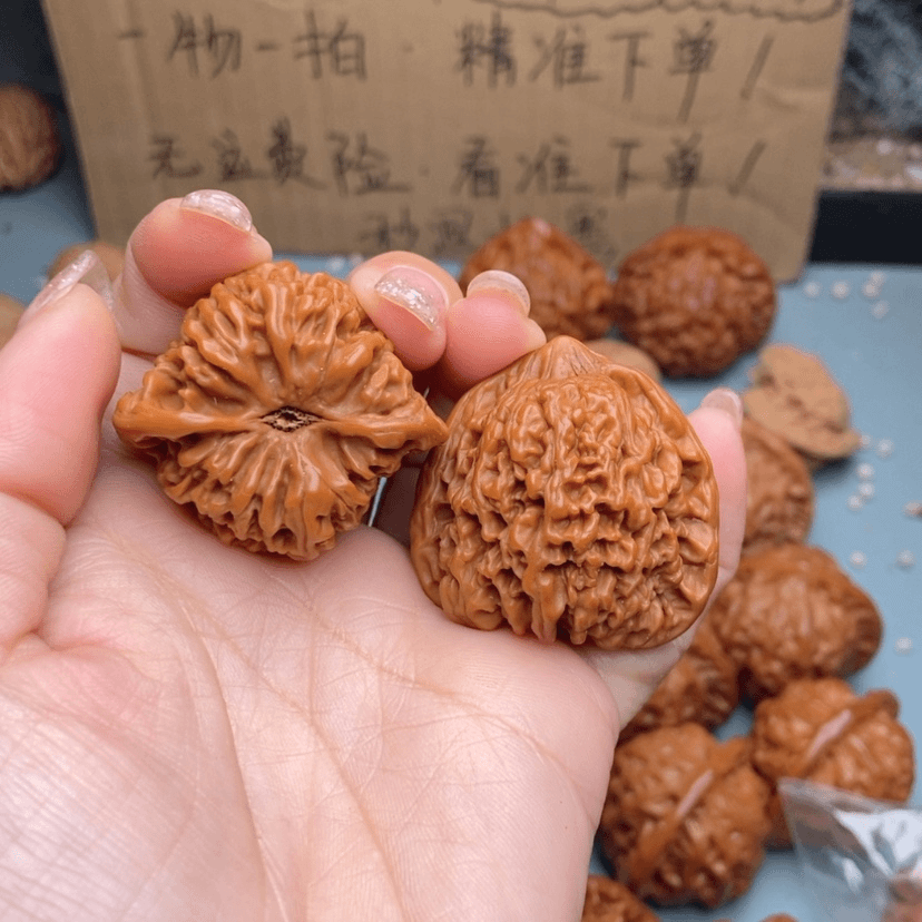 【闪购商品】文玩核桃吊坠倾**恋