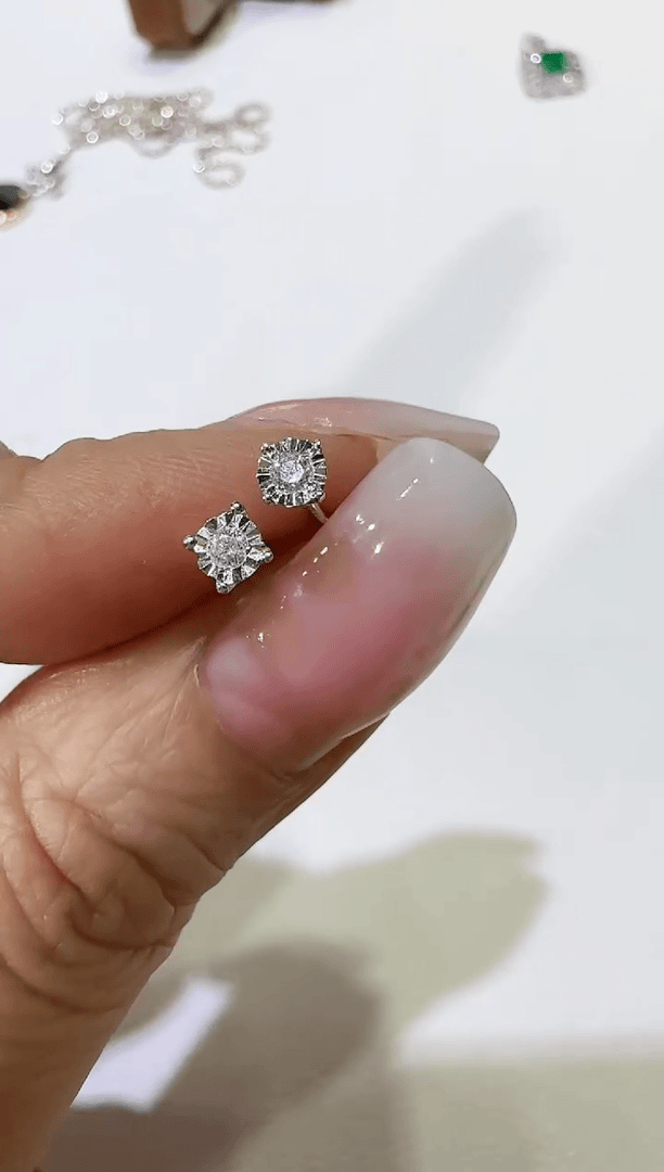 【闪购商品】钻石3+3钻石耳钉18K金镶嵌.