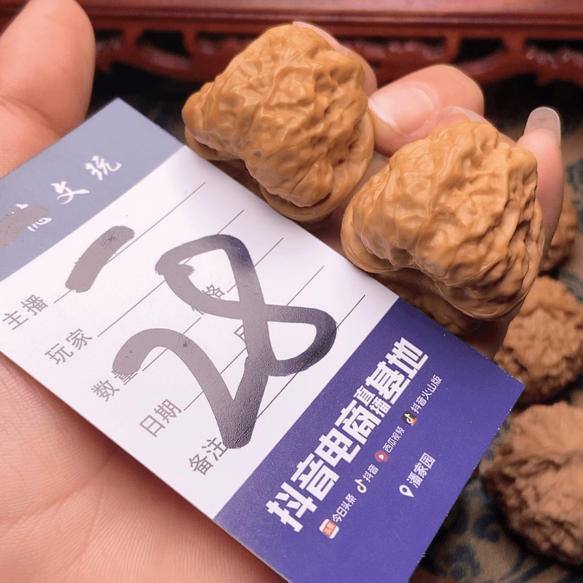 【闪购商品】文玩核桃吊坠一****笑
