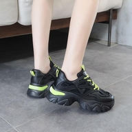 运城市盐湖区小杰小语潮鞋屋的小店